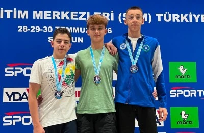 Bursa B&uuml;y&uuml;kşehir Belediyesporlu y&uuml;z&uuml;c&uuml;lerden 3 madalya