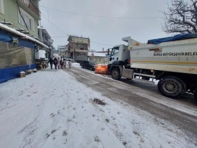 Bursa B&uuml;y&uuml;kşehir'de kış mesaisi s&uuml;r&uuml;yor