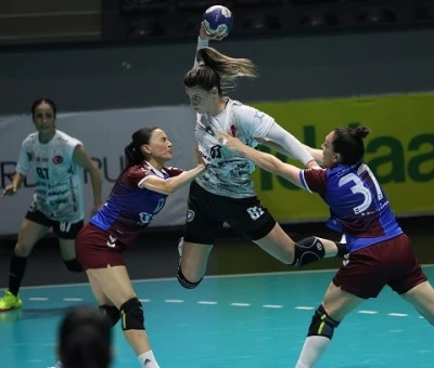 Bursa B&uuml;y&uuml;kşehir Hentbol Takımı finalde!