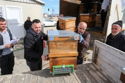 Bursa B&uuml;y&uuml;kşehir'in arı kovanı desteği devam ediyor! 