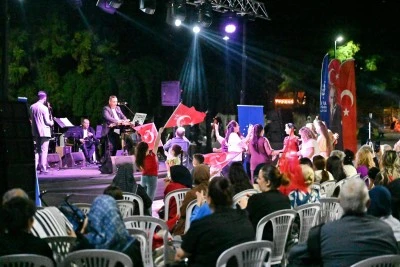 Bursa B&uuml;y&uuml;kşehir'le Zafer Bayramı coşkusu!