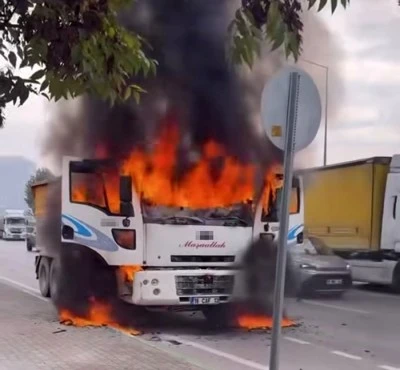 Bursa &Ccedil;evre Otoyolu&rsquo;nda kamyon yangını