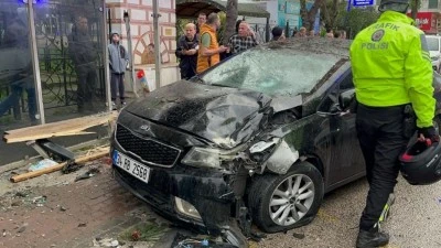 Bursa'da 1 kişinin &ouml;ld&uuml;ğ&uuml; 5 kişinin yaralandığı durak kazasının detayları