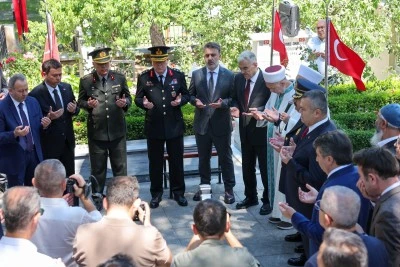 Bursa&rsquo;da 15 Temmuz programı şehitler anması ile başladı