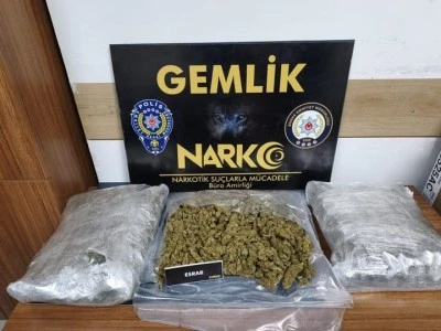 Bursa'da 3 kilo 700 gram uyuşturucuyla yakalandı