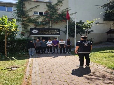 Bursa'da 7 ka&ccedil;ak g&ouml;&ccedil;men ve 1 organizat&ouml;r yakalandı