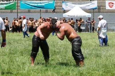 Bursa'da 800 pehlivan er meydanına &ccedil;ıktı