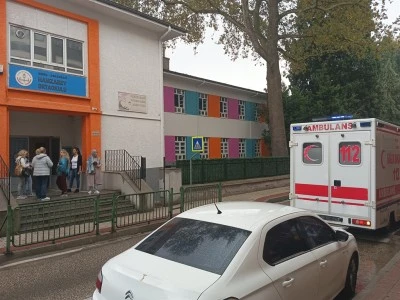 Bursa'da 9 &ouml;ğrenci, zehirlenme ş&uuml;phesiyle hastaneye kaldırıldı
