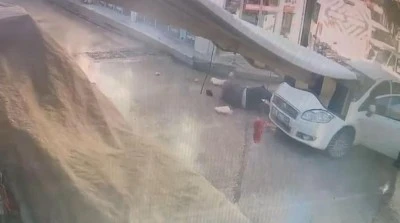 Bursa'da alışveriş sonrası otomobilin altında kaldı