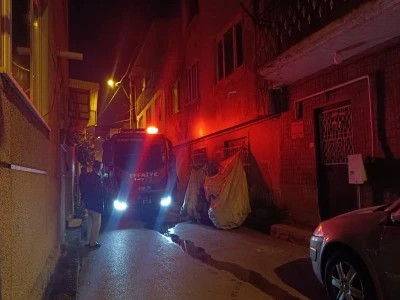 Bursa'da alkoll&uuml; şahıs evini ateşe verdi