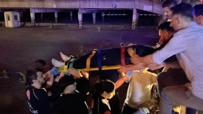 Bursa'da alkoll&uuml; s&uuml;r&uuml;c&uuml; başka bir aracı sıkıştırdı : 4 yaralı