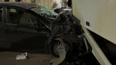 Bursa'da alkoll&uuml; s&uuml;r&uuml;c&uuml; kazaya neden oldu: 2 ağır yaralı