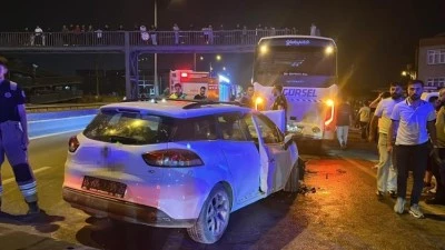 Bursa'da alkoll&uuml; s&uuml;r&uuml;c&uuml;, servis otob&uuml;s&uuml;ne &ccedil;arptı: 6 yaralı