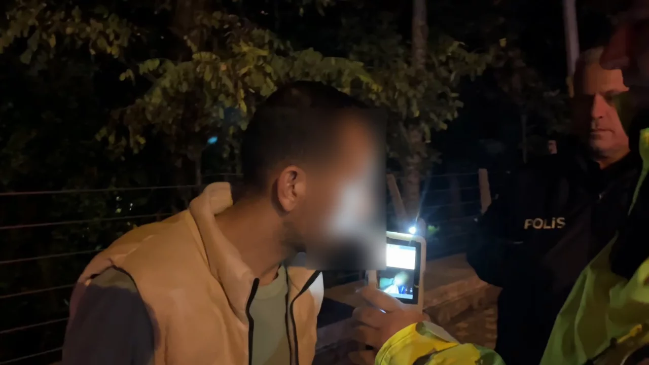 Bursa'da alkoll&uuml; s&uuml;r&uuml;c&uuml;den şaşkına &ccedil;eviren teklif! Gazeteciyi &ouml;nce tehdit etti, sonra...