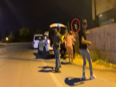 Bursa'da alkoll&uuml; yakalandı, cezayı yedi, gazetecilere saldırdı