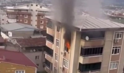  Bursa&rsquo;da apartman dairesinde &ccedil;ıkan yangın, mahalleyi ayağa kaldırdı
