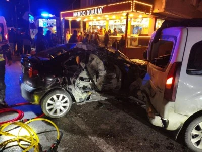 Bursa'da aşırı hız kazaya neden oldu:  1'i ağır 4 yaralı