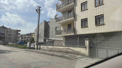 Bursa&rsquo;da balkondan d&uuml;şen &ccedil;ocuk yaralandı
