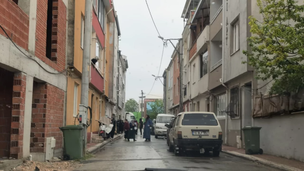 Bursa'da balkondan d&uuml;şen kadının hayati tehlikesi var!