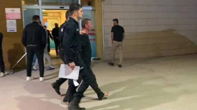 Bursa'da baltayla polise saldırdı