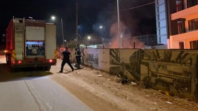 Bursa'da bek&ccedil;i inşaatta ateş yaktı mahalle ayağa kalktı