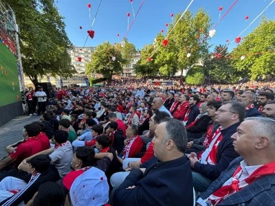 Bursa'da binler meydanları doldurdu