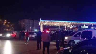 Bursa'da bir AVM'de bek&ccedil;ilere silahlı tehdit!