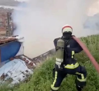 Bursa'da bir ev yanarak kullanılmaz hale geldi 