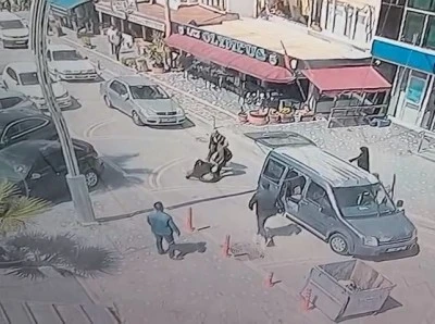 Bursa'da bir kadın ka&ccedil;ırılmaya &ccedil;alışıldı: Polis m&uuml;dahale etti!