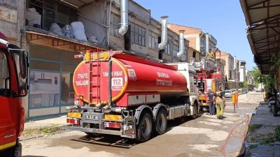 Bursa'da bir  mobilya imalathanesinde yangın