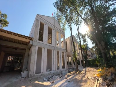 Bursa'da bir okulda ağa&ccedil;lar kesilmesin diye proje değiştirildi