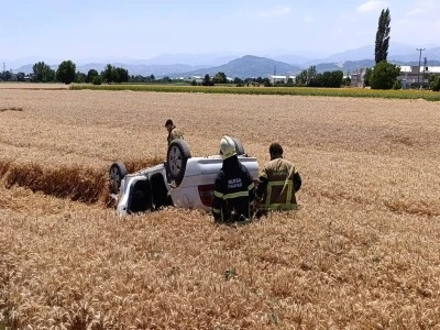 Bursa'da bir otomobil tarlaya u&ccedil;tu