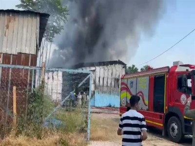 Bursa'da boya imalathanesinde yangın: 20 ara&ccedil; ve 60 personelle m&uuml;dahale edildi