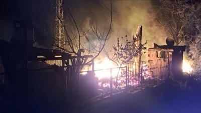 Bursa'da bungalov yangını korkuttu, alevler ormana sı&ccedil;ramadan s&ouml;nd&uuml;r&uuml;ld&uuml;