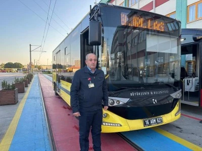 Bursa'da B&uuml;y&uuml;kşehir Belediyesi otob&uuml;s&uuml; şof&ouml;r&uuml;n&uuml;n m&uuml;dahalesi takdir topladı