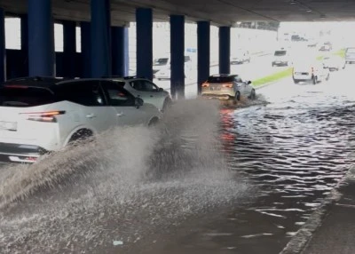 Bursa'da caddeler g&ouml;le d&ouml;nd&uuml;