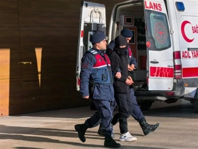 Bursa'da cezaevi firarisi tekel bayisini t&uuml;fekle basmıştı...