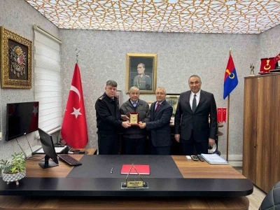 Bursa&rsquo;da &ccedil;ift&ccedil;i 70 milyonluk mal varlığını jandarmaya bağışladı