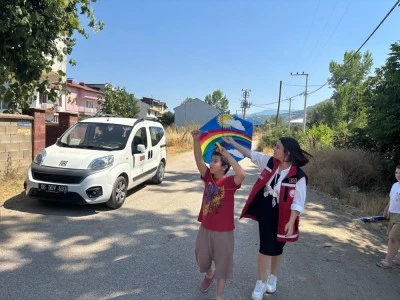 Bursa'da &ccedil;ocuğunun mutluluğu i&ccedil;in parmaklarını par&ccedil;alayan baba ve oğluna s&uuml;rpriz hediye