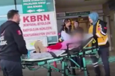 Bursa'da &ccedil;ocuk kapının altında kaldı...