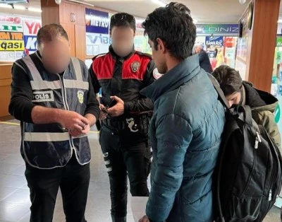 Bursa'da &ccedil;ok sayıda ka&ccedil;ak g&ouml;&ccedil;men yakalandı 
