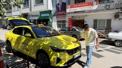 Bursa'da dedesinin hediye ettiği Togg'u taksiye &ccedil;evirdi