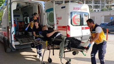 Bursa'da devrilen makinenin altında kalan iş&ccedil;i yaralandı