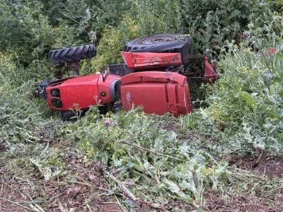 Bursa'da devrilen trakt&ouml;r&uuml;n altında can verdi