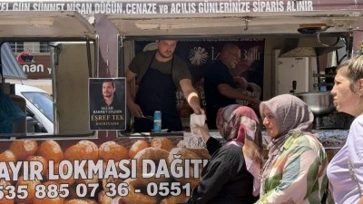 Bursa'da dizide &ouml;len karakter i&ccedil;in lokma d&ouml;kt&uuml;rd&uuml;ler