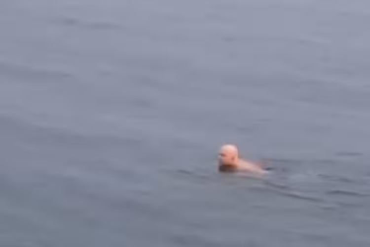 Bursa&rsquo;da dondurucu soğukta deniz keyfi