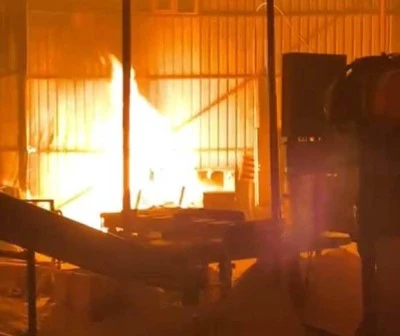 Bursa'da d&uuml;n gece palet fabrikaları yandı