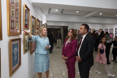 Bursa'da ebru ve kaat-ı sergisi a&ccedil;ıldı