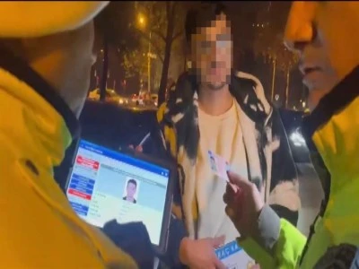 Bursa'da ehliyetsiz s&uuml;r&uuml;c&uuml; ve polis arasındaki diyalog! 