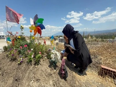 Bursa'da ehliyetsiz s&uuml;r&uuml;c&uuml;n&uuml;n &ouml;l&uuml;m&uuml;ne neden olduğu liseli Zeynep'in ailesi: Seni koruyamadık bizi affet